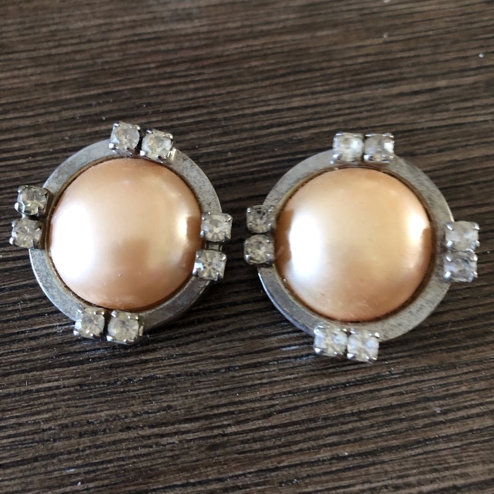 Vintage Mid-Century cream & silver metal clip-on earrings
